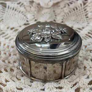 Vintage Davco silver-plated round trinket box featuring a Rose motif on the lid